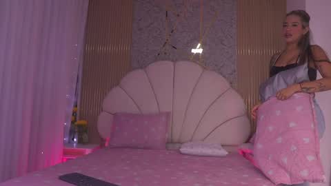 Snapshot of mssburbuja chatting on 05.09.26 Manuela online show from 05.09.26