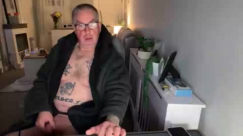 Snapshot of mtb1697 chatting on 11.22.25 mtb1697 online show from 11.22.25