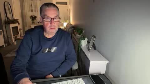 Snapshot of mtb1697 chatting on 12.04.25 mtb1697 online show from 12.04.25