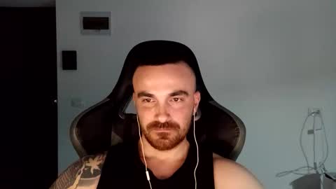 Snapshot of mu5clemania chatting on 01.12.25 Victor online show from 01.12.25