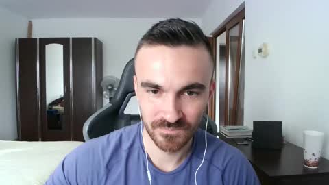 Snapshot of mu5clemania chatting on 10.03.25 Victor online show from 10.03.25