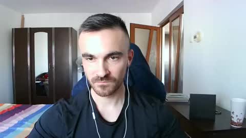 Snapshot of mu5clemania chatting on 10.25.25 Victor online show from 10.25.25