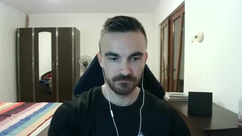 Snapshot of mu5clemania chatting on 11.01.25 Victor online show from 11.01.25