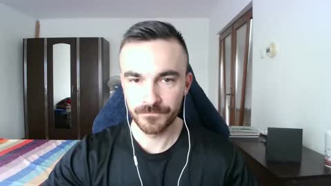 Snapshot of mu5clemania chatting on 11.02.25 Victor online show from 11.02.25