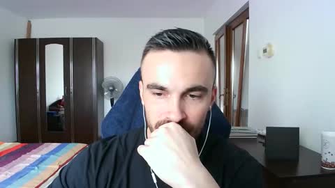 Snapshot of mu5clemania chatting on 11.03.25 Victor online show from 11.03.25