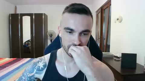 Snapshot of mu5clemania chatting on 11.09.25 Victor online show from 11.09.25