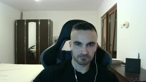 Snapshot of mu5clemania chatting on 11.24.25 Victor online show from 11.24.25