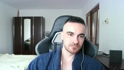 Snapshot of mu5clemania chatting on 11.25.25 Victor online show from 11.25.25