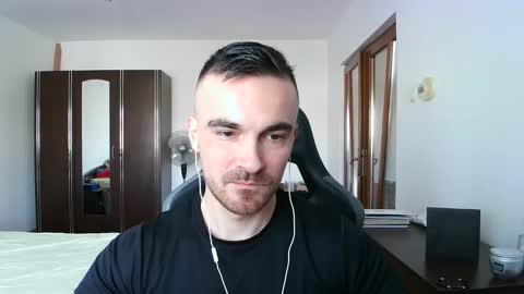 Snapshot of mu5clemania chatting on 11.26.25 Victor online show from 11.26.25