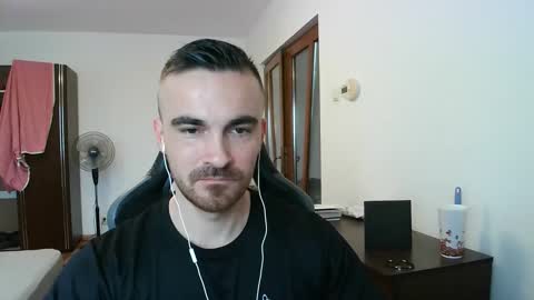 Snapshot of mu5clemania chatting on 11.29.25 Victor online show from 11.29.25