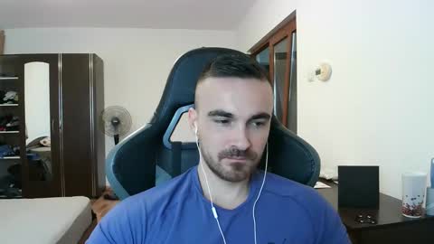 Snapshot of mu5clemania chatting on 11.30.25 Victor online show from 11.30.25