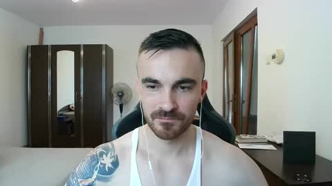 Snapshot of mu5clemania chatting on 12.02.25 Victor online show from 12.02.25