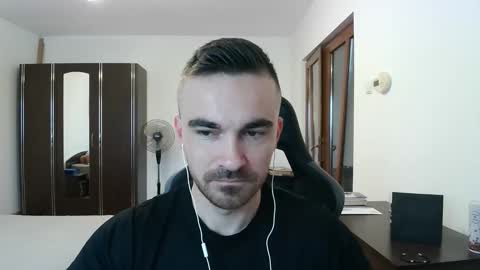 Snapshot of mu5clemania chatting on 12.14.25 Victor online show from 12.14.25