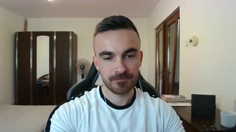 Snapshot of mu5clemania chatting on 12.15.25 Victor online show from 12.15.25