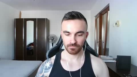 Snapshot of mu5clemania chatting on 12.17.25 Victor online show from 12.17.25