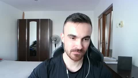 Snapshot of mu5clemania chatting on 12.18.25 Victor online show from 12.18.25