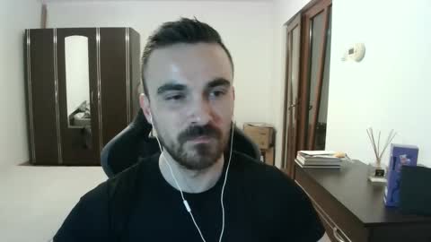 Snapshot of mu5clemania chatting on 04.28.26 Victor online show from 04.28.26