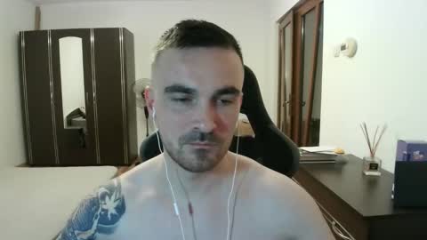 Snapshot of mu5clemania chatting on 05.18.26 Victor online show from 05.18.26