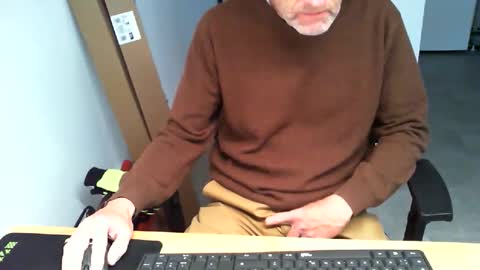 Snapshot of mucfag chatting on 10.21.25 mucfag online show from 10.21.25