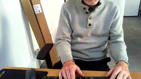 Snapshot of mucfag chatting on 10.24.25 mucfag online show from 10.24.25