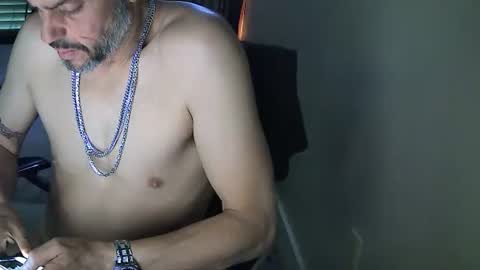 Muffdiver online show from 01.12.25