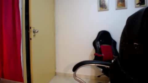 Snapshot of multiorgasmic_6 chatting on 10.01.25 Dani and Alex online show from 10.01.25