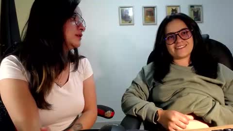 Snapshot of multiorgasmic_6 chatting on 10.15.25 Dani and Alex online show from 10.15.25