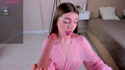 Snapshot of munaluna chatting on 11.03.25 Luna online show from 11.03.25