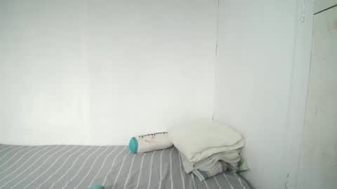 Snapshot of munyekang_vrutal chatting on 12.20.24 moan yeeka online show from 12.20.24