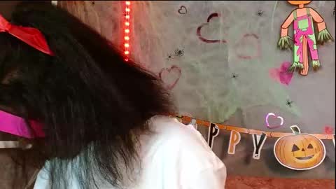 Snapshot of mupitta_sweett chatting on 10.27.25 Leidy online show from 10.27.25