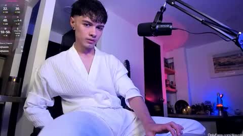 Snapshot of murielkarmesi chatting on 11.08.25 murielkarmesi online show from 11.08.25