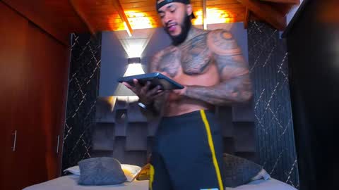 Snapshot of muscle_man19 chatting on 01.09.25 Nick online show from 01.09.25