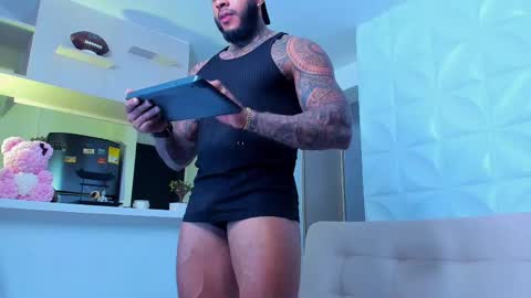 Snapshot of muscle_man19 chatting on 03.07.25 Nick online show from 03.07.25