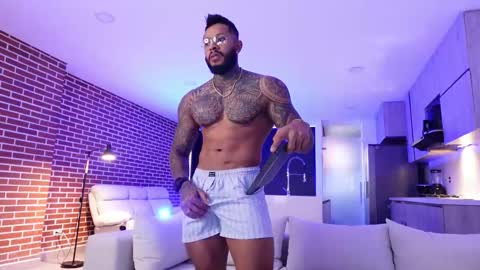 Snapshot of muscle_man19 chatting on 10.23.25 Nick online show from 10.23.25