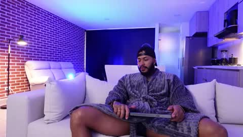 Snapshot of muscle_man19 chatting on 10.25.25 Nick online show from 10.25.25