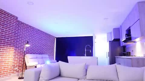 Snapshot of muscle_man19 chatting on 11.02.25 Nick online show from 11.02.25