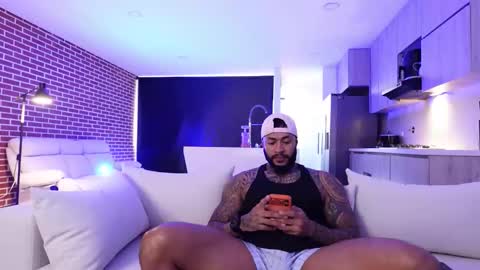 Snapshot of muscle_man19 chatting on 11.03.25 Nick online show from 11.03.25