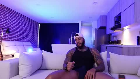 Snapshot of muscle_man19 chatting on 11.12.25 Nick online show from 11.12.25