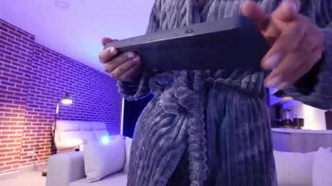 Snapshot of muscle_man19 chatting on 11.14.25 Nick online show from 11.14.25