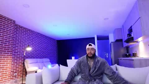 Snapshot of muscle_man19 chatting on 11.19.25 Nick online show from 11.19.25