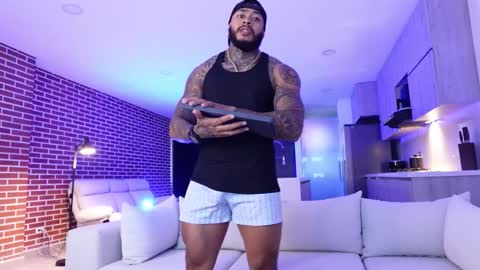 Snapshot of muscle_man19 chatting on 11.23.25 Nick online show from 11.23.25