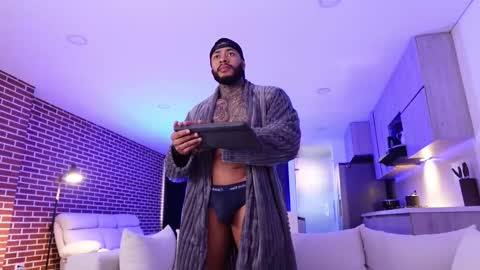 Snapshot of muscle_man19 chatting on 11.27.25 Nick online show from 11.27.25