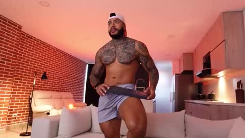 Snapshot of muscle_man19 chatting on 11.30.25 Nick online show from 11.30.25