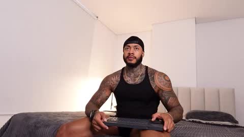 Snapshot of muscle_man19 chatting on 02.11.26 Nick online show from 02.11.26