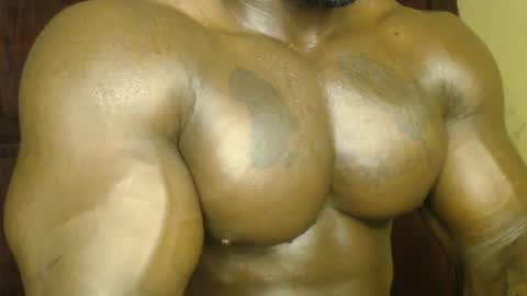 musclegod23 online show from 11.19.25