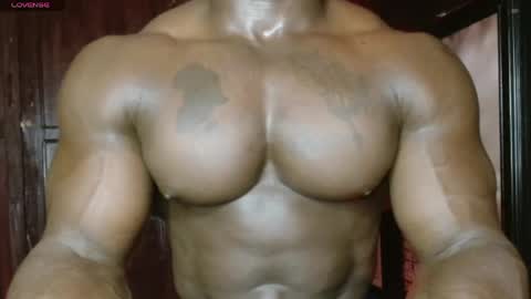 musclegod23 online show from 04.22.26