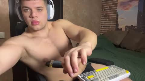 Snapshot of musclephantom chatting on 04.22.26 Egor online show from 04.22.26