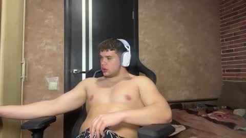 Snapshot of musclephantom chatting on 05.08.26 Egor online show from 05.08.26