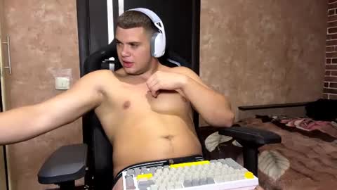 Snapshot of musclephantom chatting on 07.11.26 Egor online show from 07.11.26