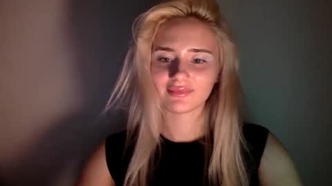 Snapshot of musescorner chatting on 11.18.25 musescorner online show from 11.18.25